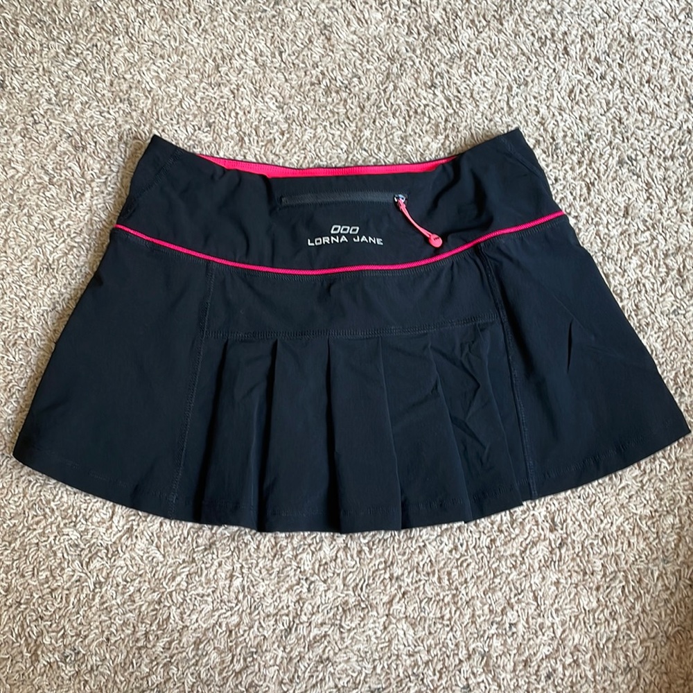 Lorna Jane active Skort size small Color Black/Pink